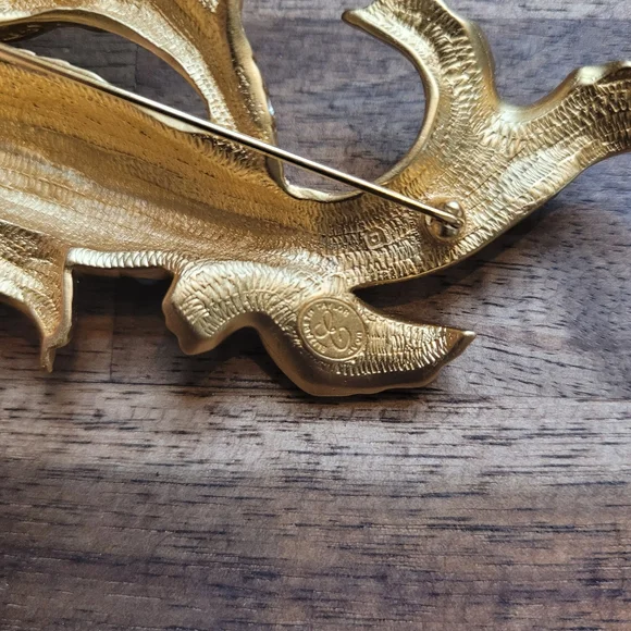 Vintage Elizabeth Taylor Avon "Sea Shimmer" Koi Fish brooch and clip on earrings - Picture 4 of 6